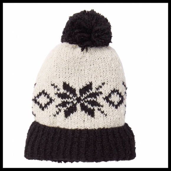 FREE PEOPLE BLACK BOHO POM POM BEANIE HAT A2C - Picture 5 of 8